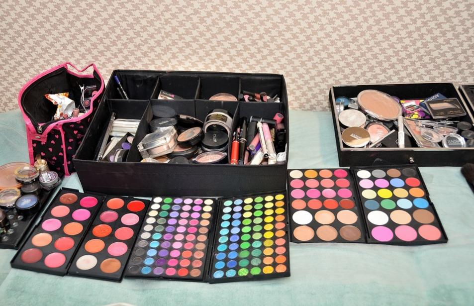 different shades of face powder